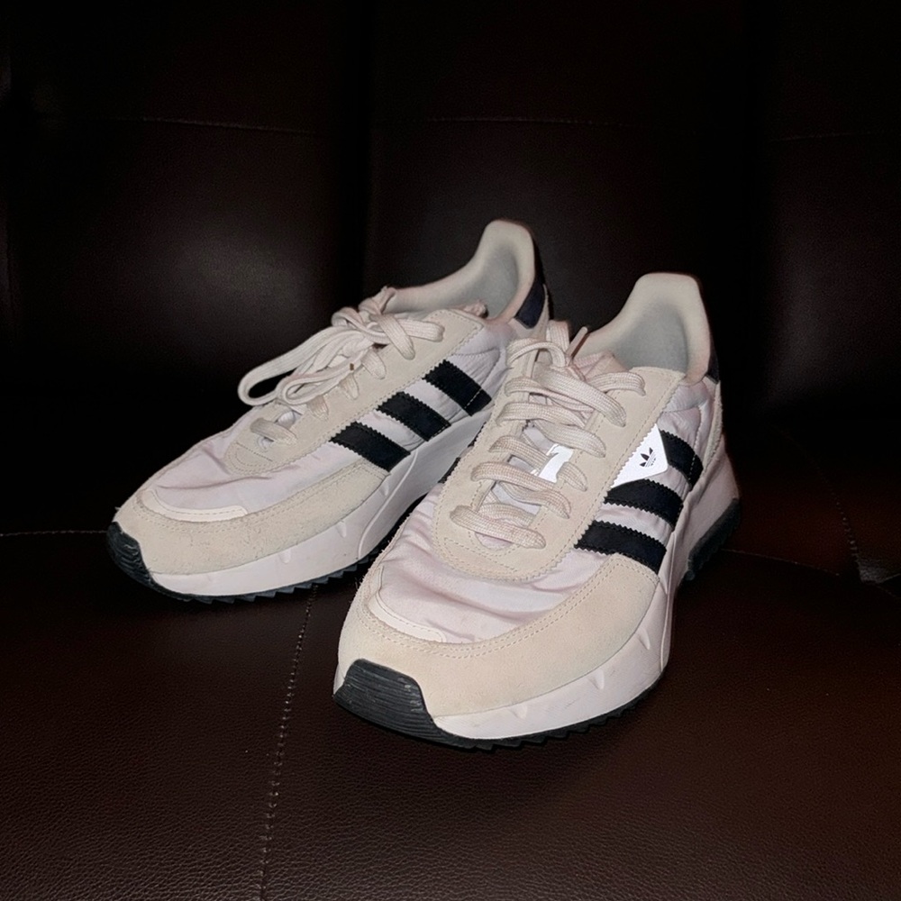 Mens size 9 adidas Retropy F2 White/Core Black